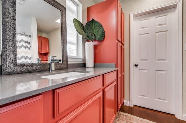 Building Photo - 1302 River Ridge Dr