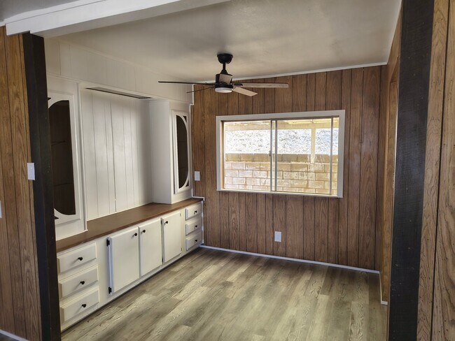 Building Photo - 35468 E Kings Canyon Rd
