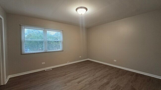 Building Photo - 122 Canton Ln