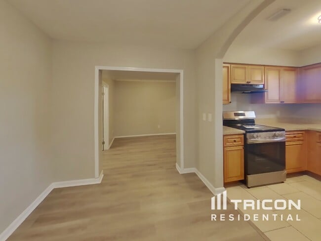 Building Photo - 804 Heidi Rd