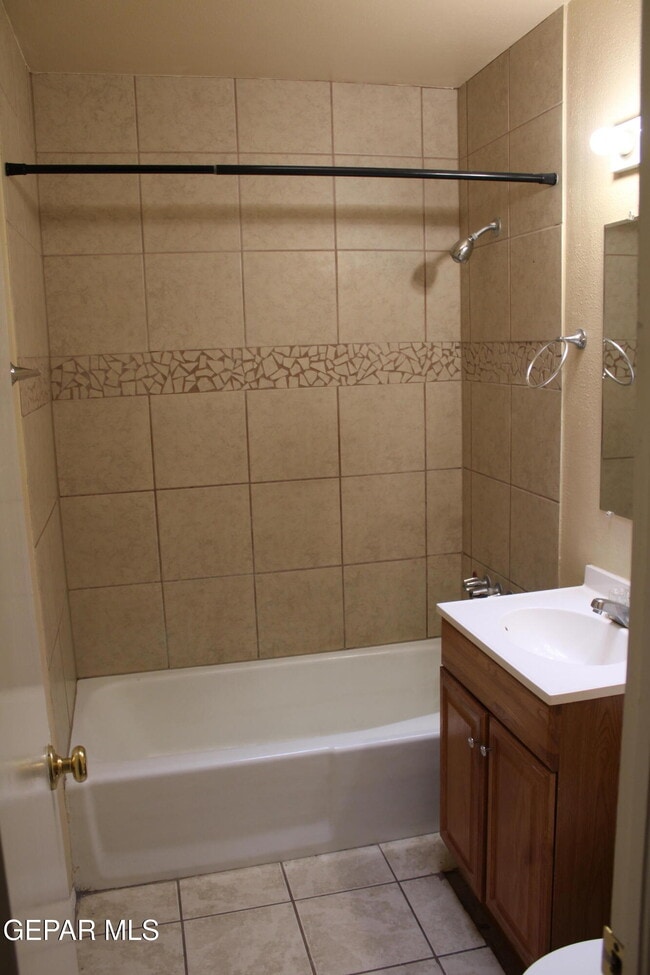 Building Photo - 5817 Blackhawk Dr