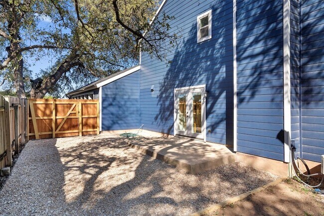 Building Photo - 6909 Woodhue Dr