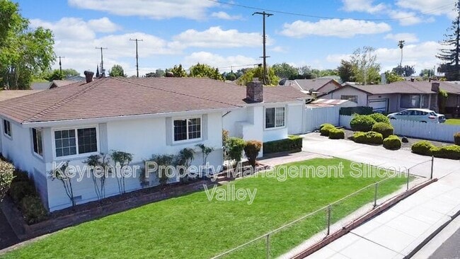 Building Photo - 3100 Santa Maria Ave