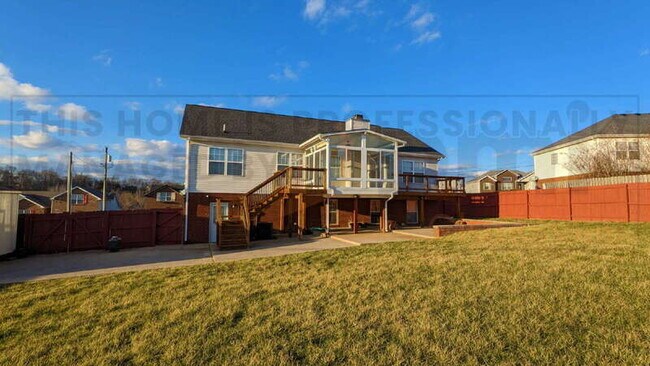 Building Photo - 2780 Cascade Dr