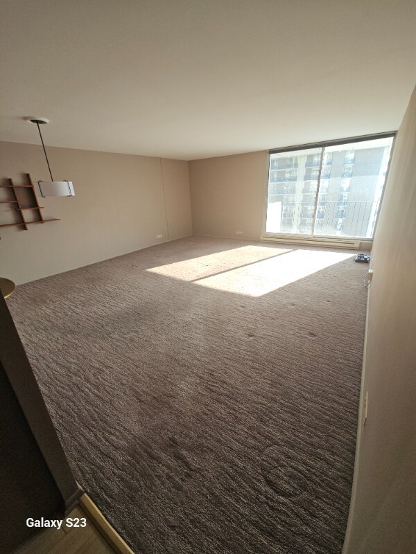 Building Photo - 6033 N Sheridan Rd