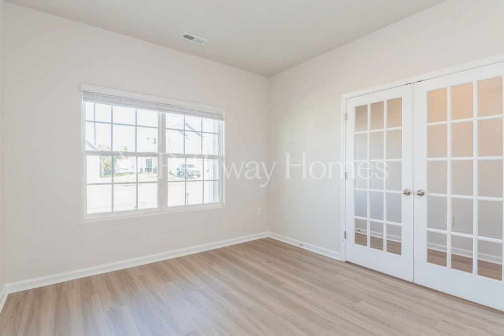 Building Photo - 102 N Sina St