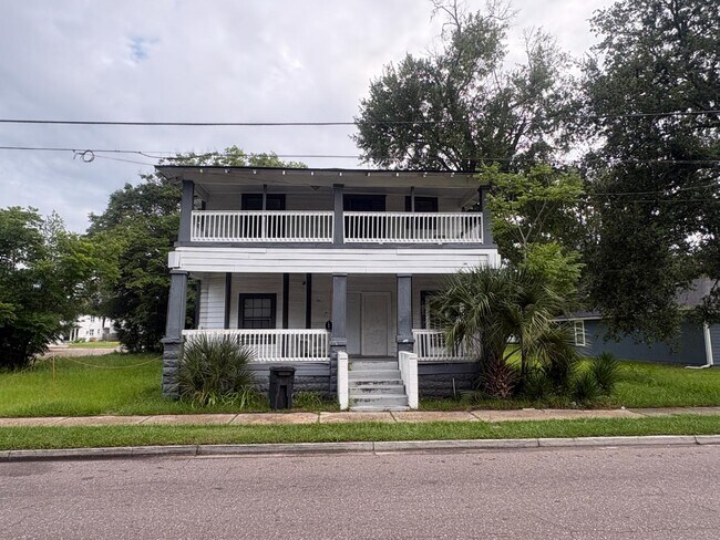 Building Photo - 1129 Grothe St