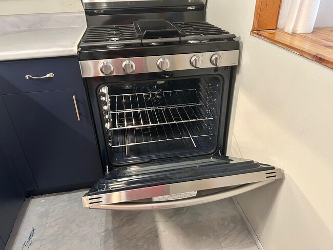 New gas stove - 2222 E Belleview Pl