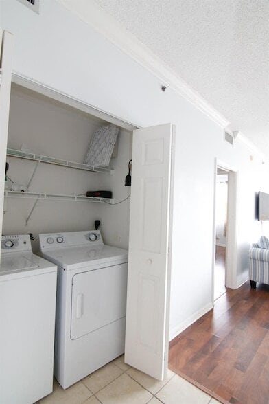 Building Photo - 616 Clearwater Park Rd