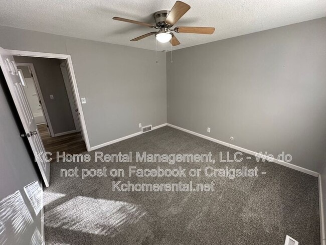 Building Photo - 10906 W 95th St