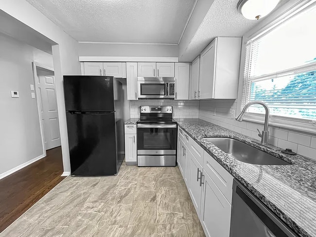 Building Photo - 3 BR/1.5BA | Newly Renovated Single Family Home | 2- Car Covered Parking | Gated backyard
