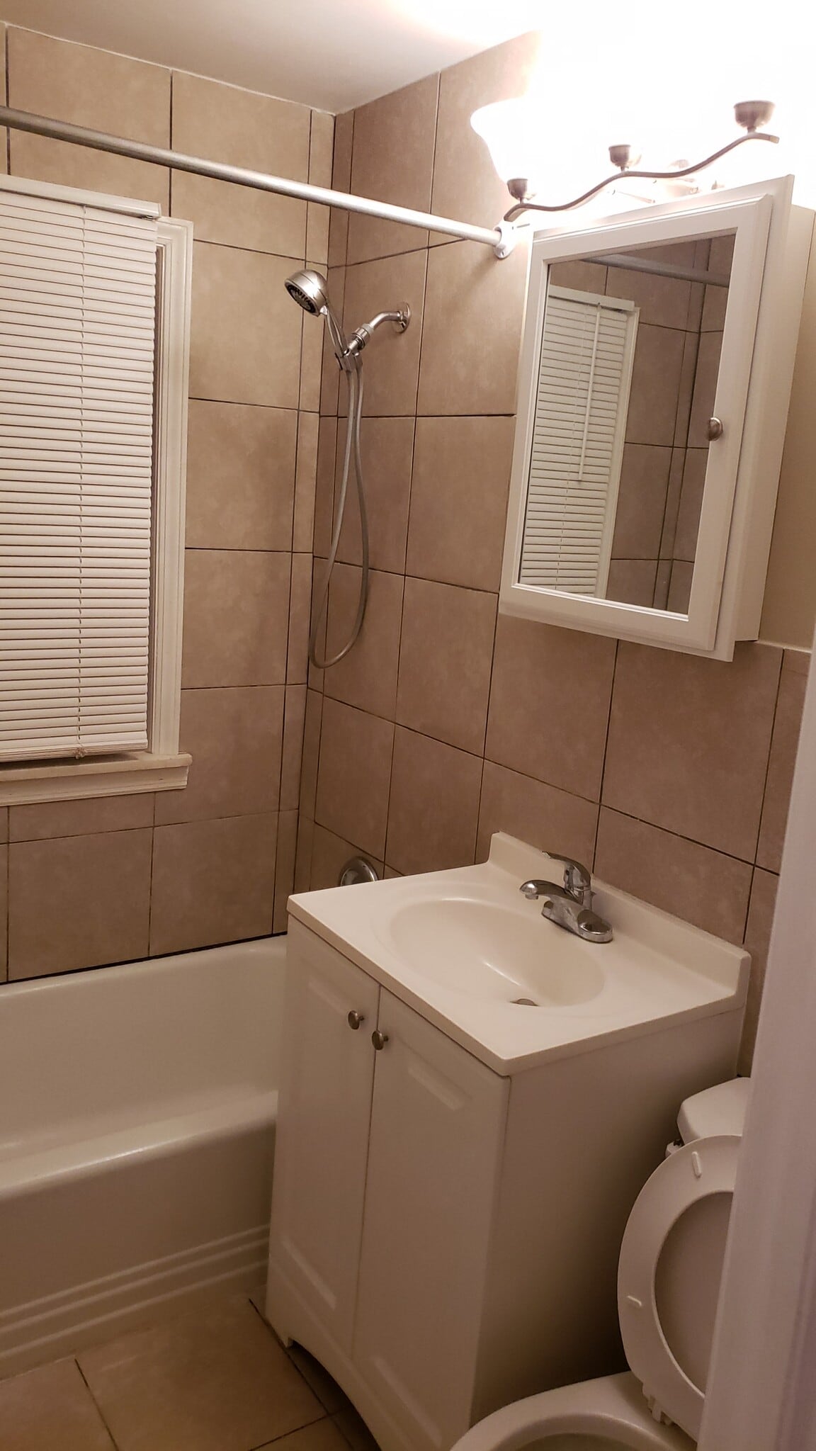 Building Photo - 13590 Cedar Rd