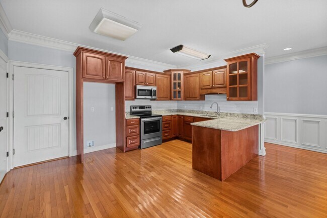 Building Photo - Main-Level Living End-Unit Townhome