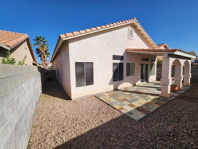 Building Photo - Cozy 3Bed/2Bath/2Car Residence located in North Las Vegas!