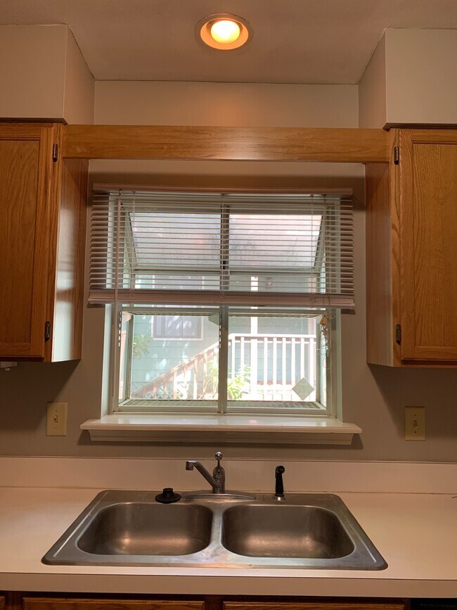 Building Photo - 3/2.5 Near Downtown Available July 25, 2026~ See appt instructions in txt