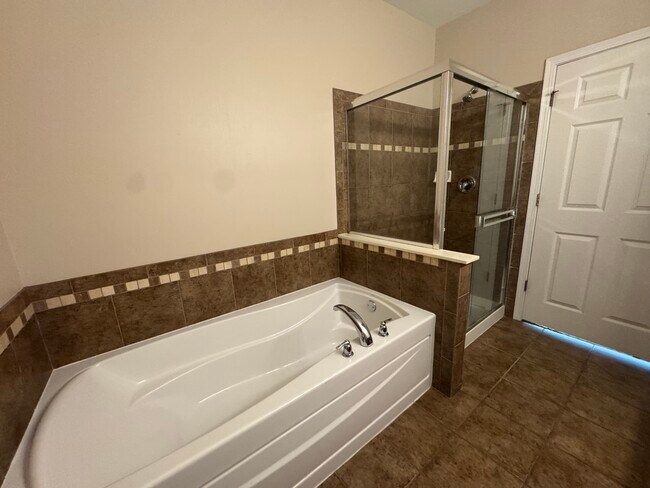 Building Photo - 1574 Millbrook Dr