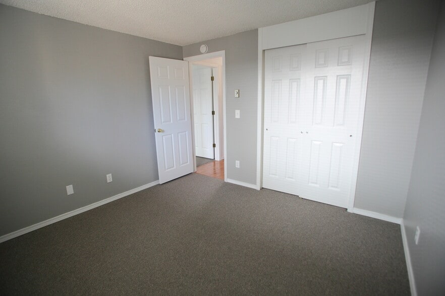 Building Photo - 4923 SE 71st Ave