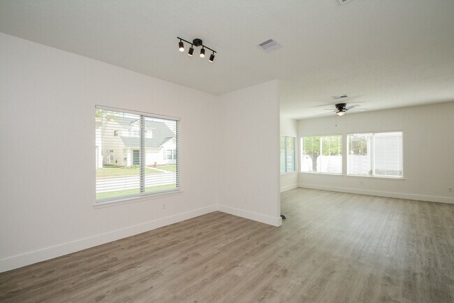 Building Photo - 9939 Farrell Dr