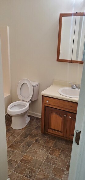 Building Photo - 102 Lauderdale Dr