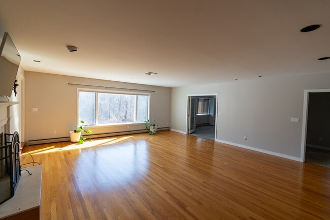 Building Photo - 363 Blackstrap Rd