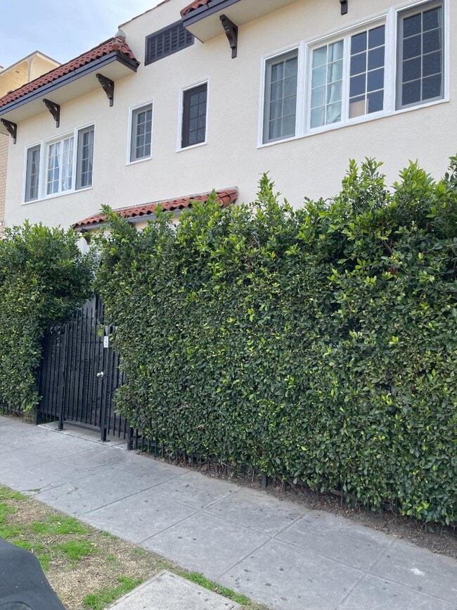 Building Photo - 5550 Sierra Vista Ave