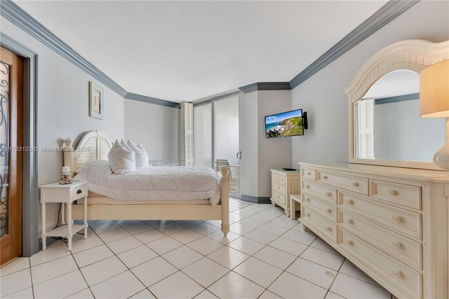 Building Photo - 5555 Collins Ave