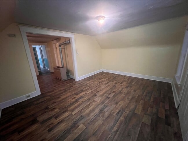 Building Photo - 155 Willow St