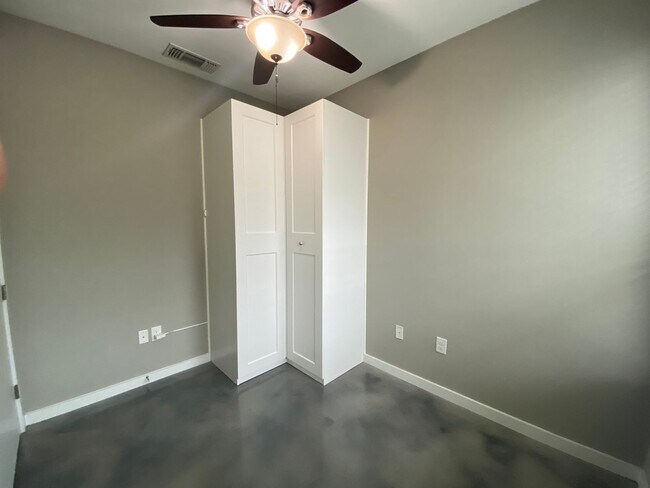 Building Photo - Live in the Heart of the Pearl District – ...