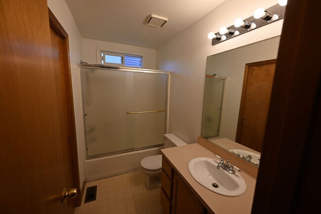 Building Photo - 21695 SW Gary Ln