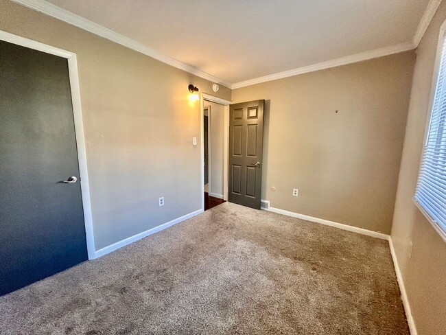 Building Photo - Spacious 4-Bedroom Home in Lancaster