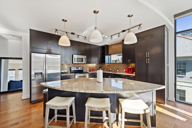 Building Photo - 101 Bowen St