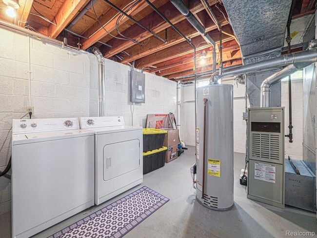 Building Photo - 421 S 7th St