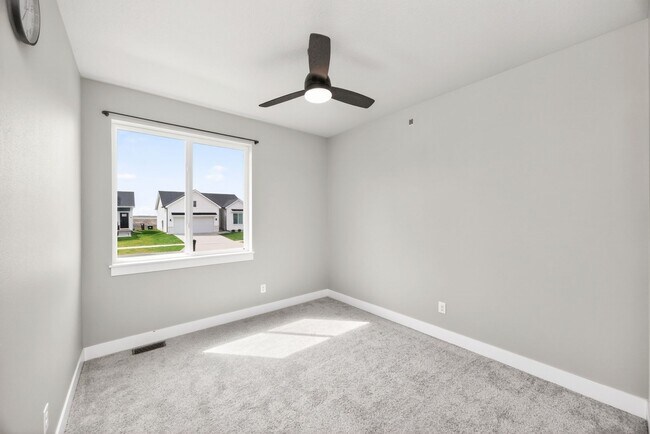 Building Photo - MODERN COMFORT!! 3 Bedroom, 2 Bathroom Home in Ankeny!