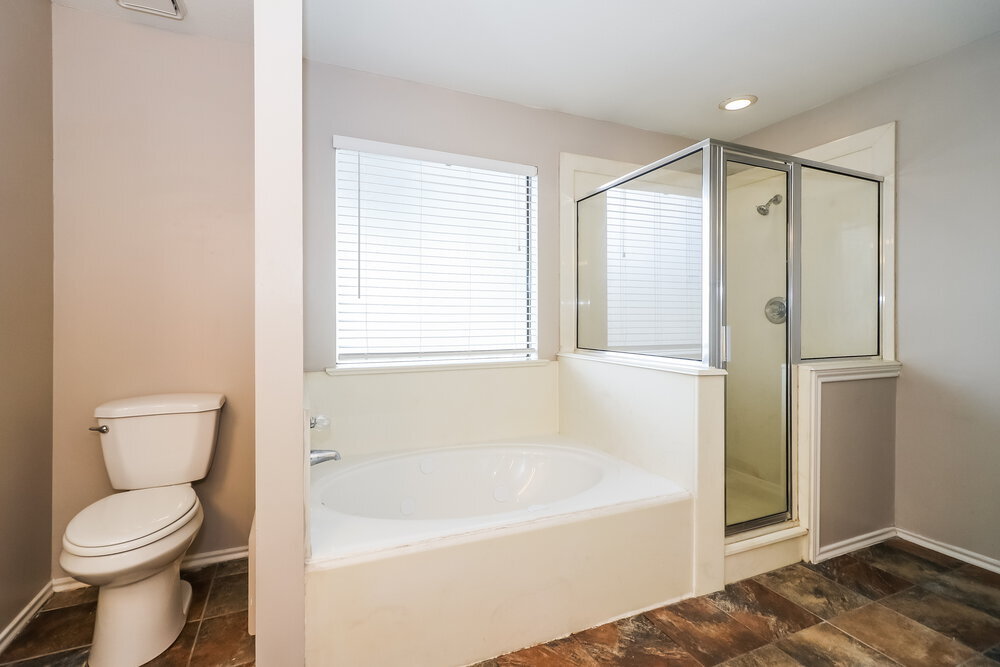 Building Photo - 20006 Brandon Oaks Way