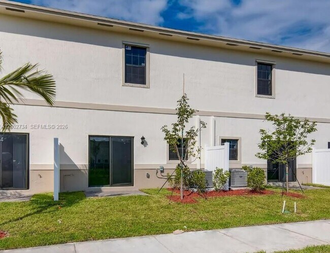 Building Photo - 606 SW 12th St