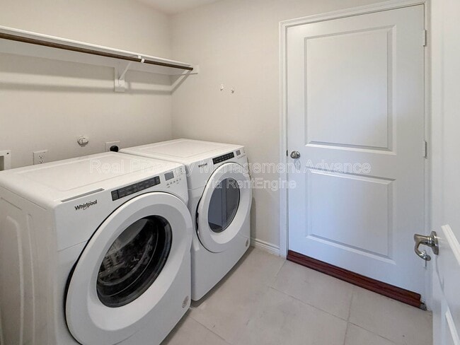 Building Photo - 1412 Blossom Ct Dr