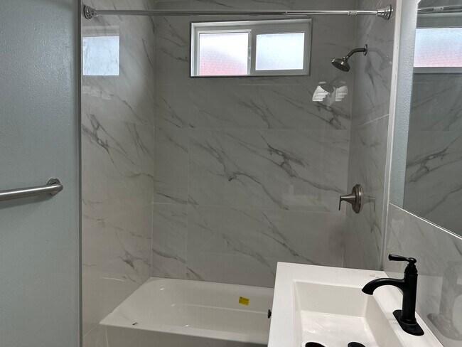 Building Photo - 6052 Fishburn Ave