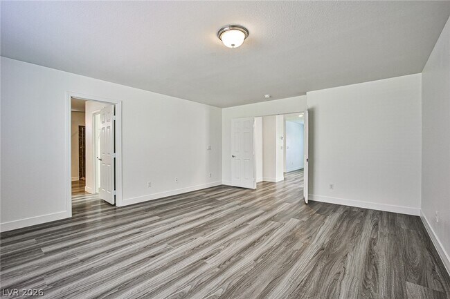 Building Photo - 6744 Philharmonic Ave
