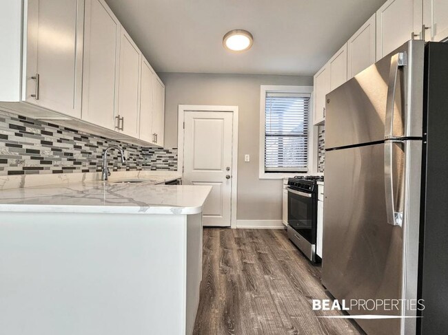 Building Photo - 1 bedroom in CHICAGO IL 60613