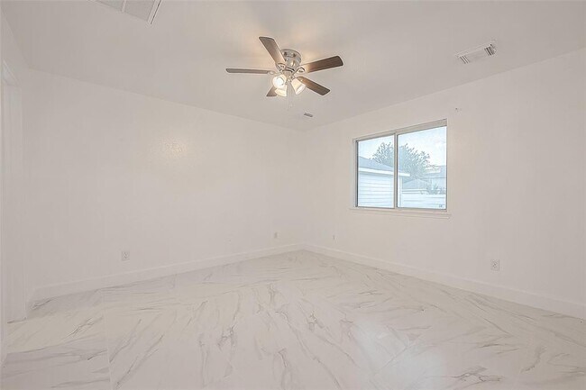 Building Photo - 20939 Young Meadows Way