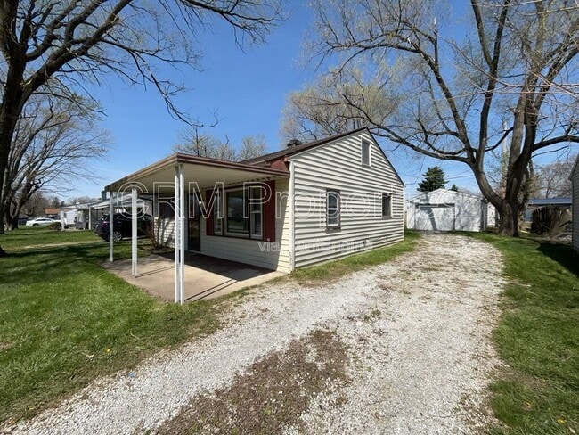Building Photo - 1020 E Fischer St