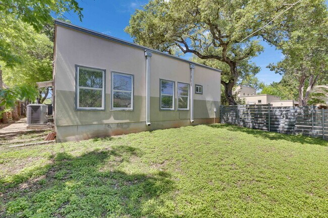 Building Photo - 3808 Menchaca Rd
