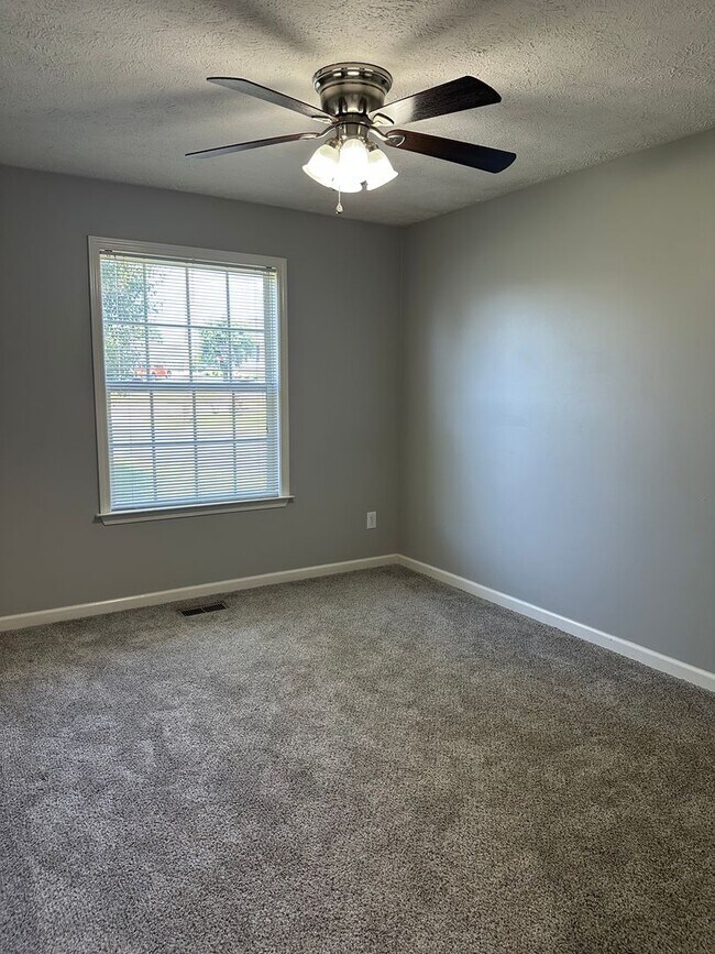 Building Photo - 2024 Stafford Dr