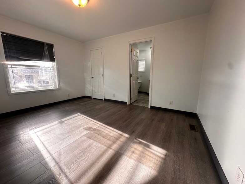 Building Photo - 22 Lapin St