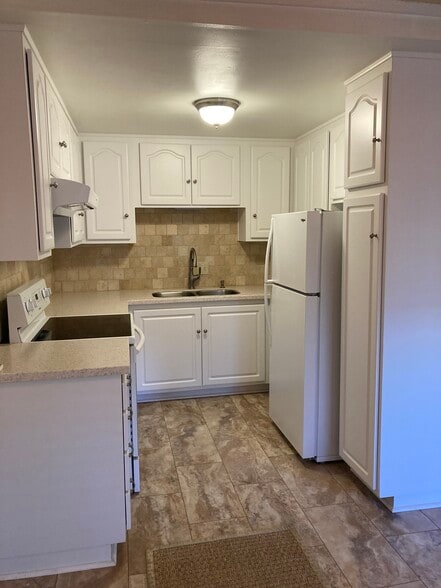 Building Photo - 21325 Lake Shore Dr