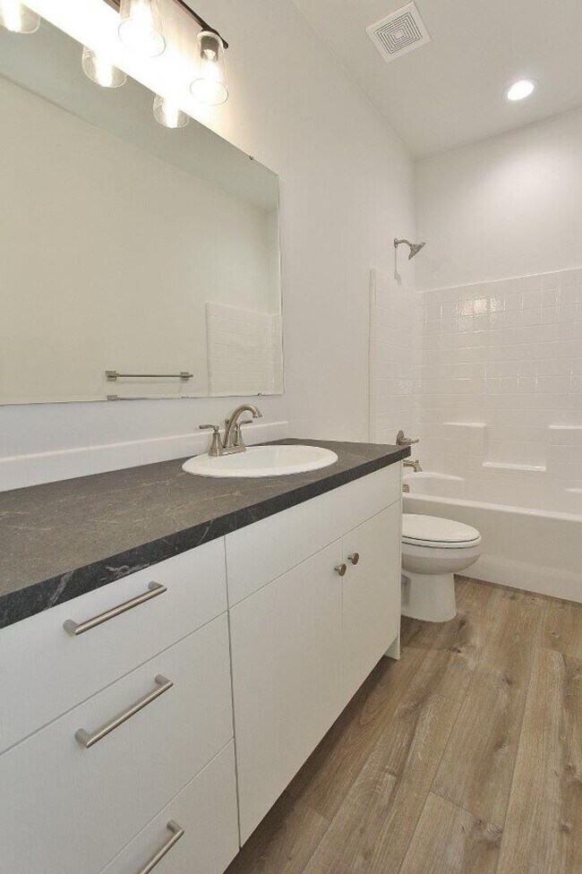 Building Photo - Single-Level Home in Quiet Neighborhood