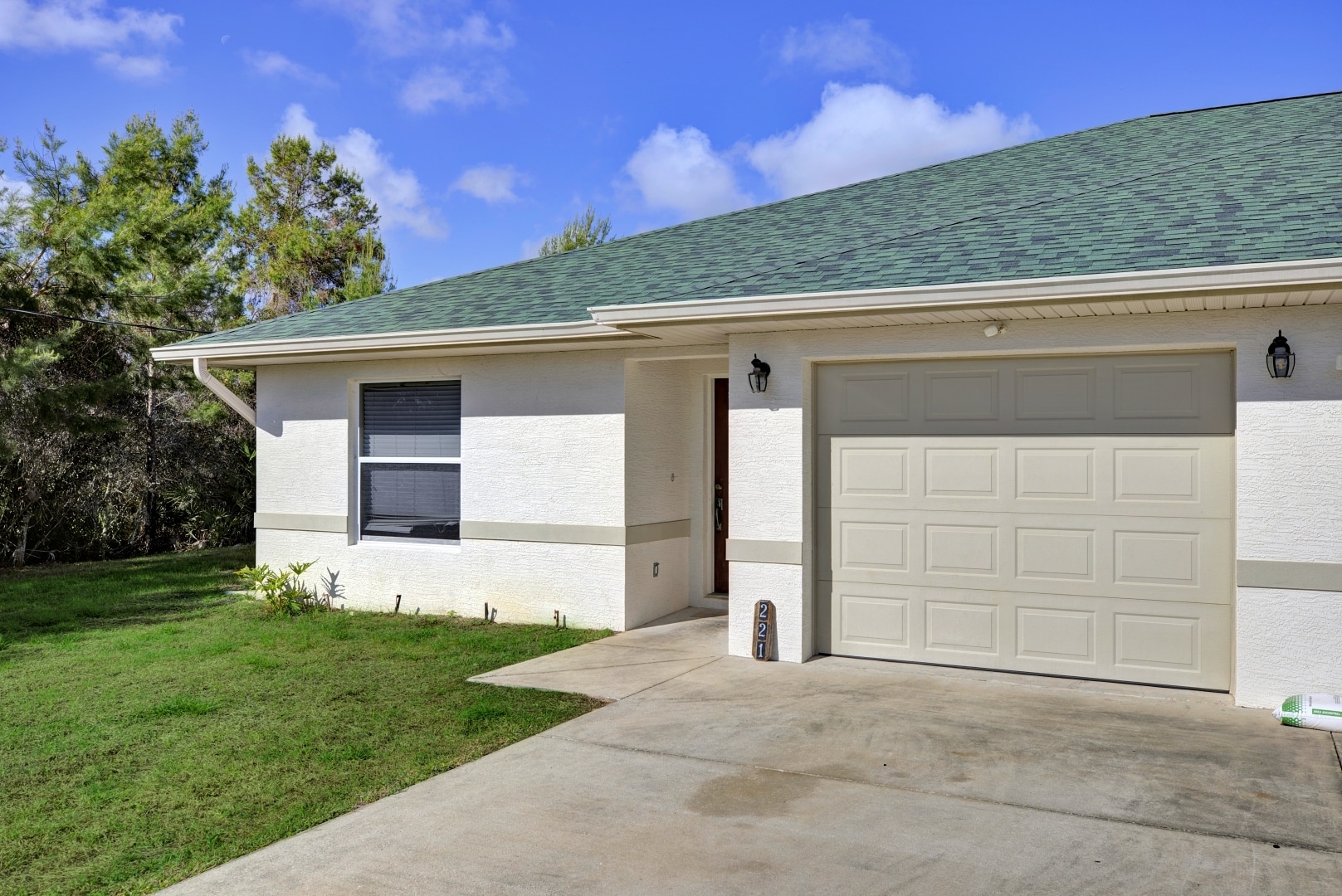 Building Photo - 221 Beech Way NW