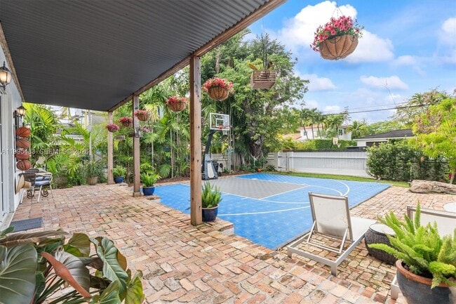 Building Photo - 9636 NE 5th Avenue Rd