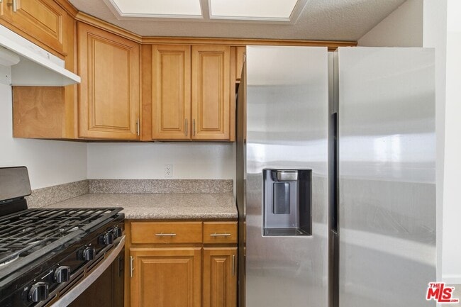 Building Photo - 1002 N Edgemont St