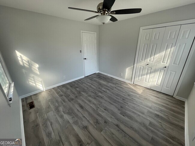 Building Photo - 130 Springdale Ct